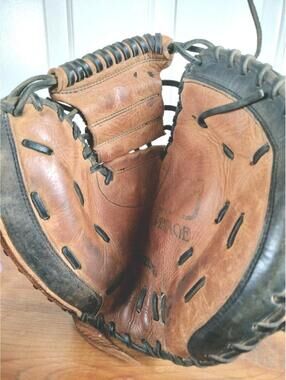 Mizuno Vintage Series MZC-30 Catcher’s Mitt 32.5" Retro Leather Big M Patch RHT